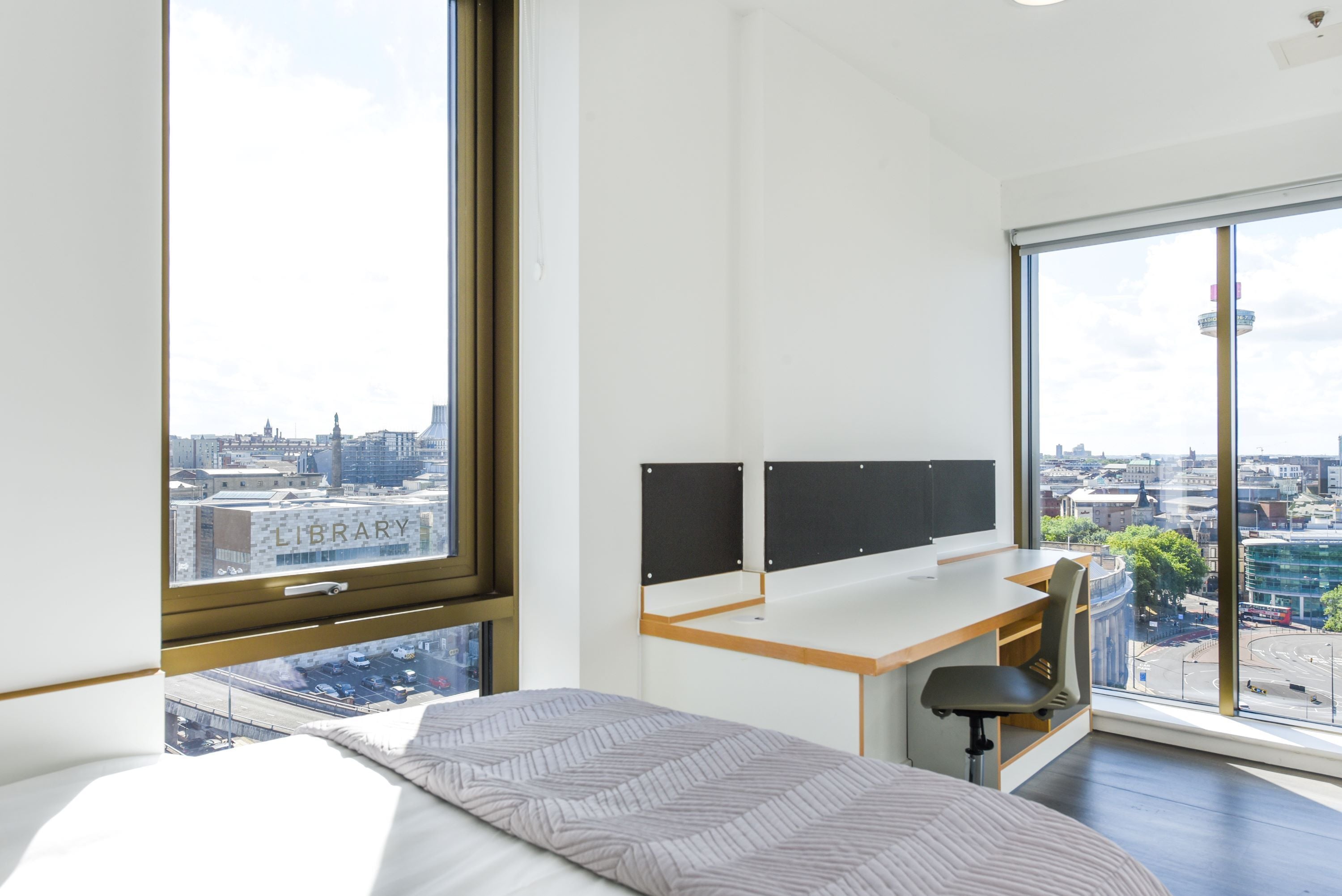 Ensuite Gold - City View